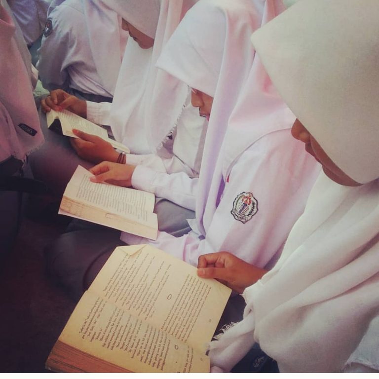 Gerakan Literasi Sekolah SMK Negeri 3 Kudus