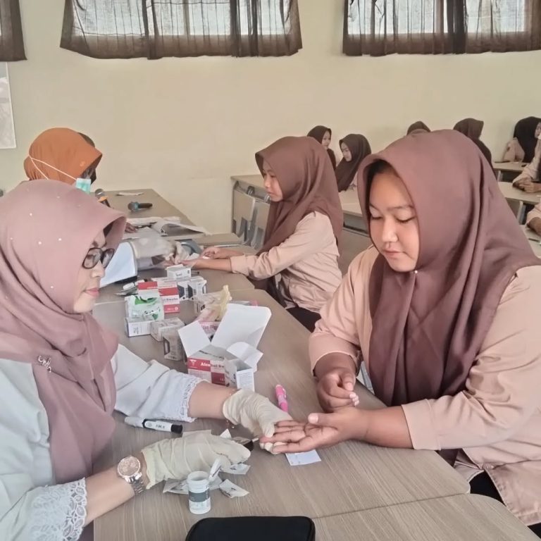 UPTD Pusekesmas Undaan Skreening anemia siswa perempuan SMKN 3 Kudus