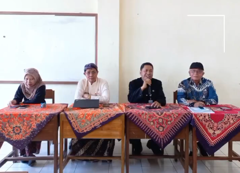 Bapak H. Moch Kepala SMKN3 KUDUS pertama temu kangen GTK SMKN 3 KUDUS Bapak H. Moch Kepala SMKN3 KUDUS pertama temu kangen GTK SMKN 3 KUDUS