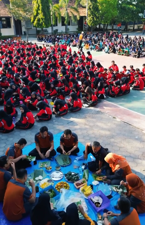 Sarapan Pagi Bergizi di Pagi Hari dan Sosialisasi Gerakan Sekolah Sehat Bebas dari Sampah