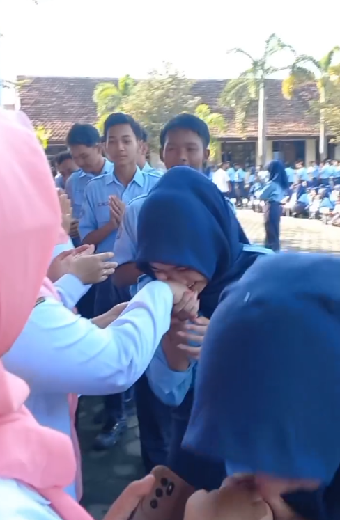 Minal Aidzin WalfaidzinMohon Maaf Lahir dan Batin
