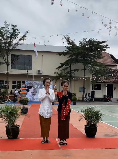 Meneladani Kartini memperkuat jati diri